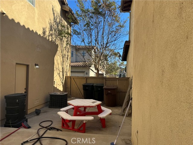 Building Photo - 220 N Rio Vista St