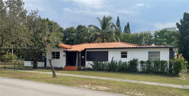 Building Photo - 1101 Oakwood Dr