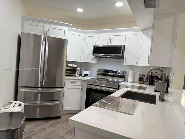 Foto del edificio - 9725 Fontainebleau Blvd