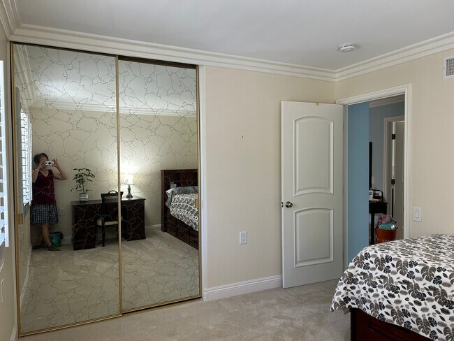 Building Photo - 5476 Paseo Del Lago E
