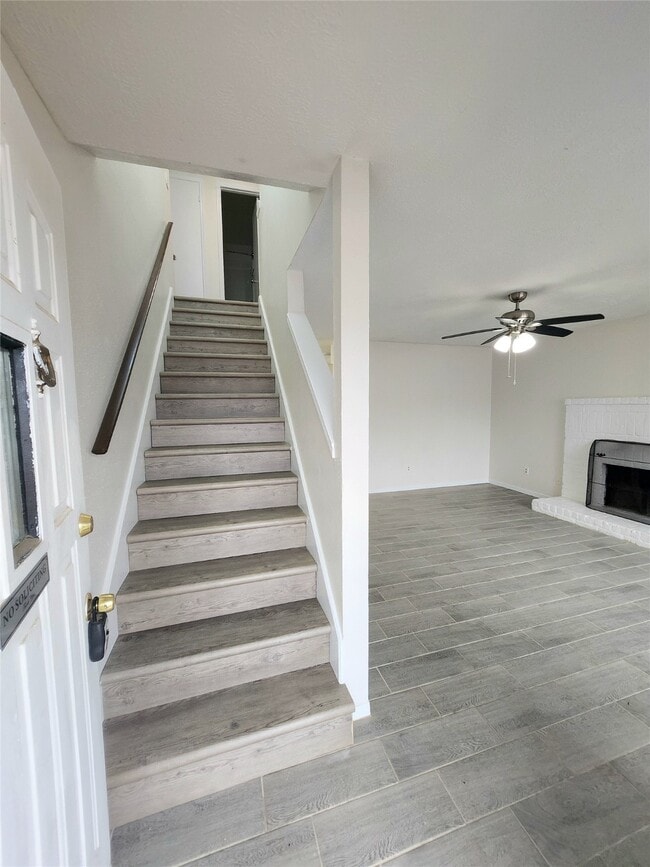 Building Photo - 10047 Emerald Creek Dr