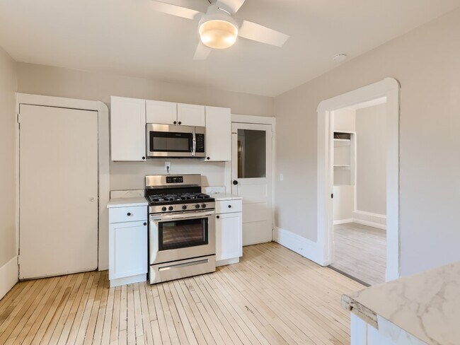 Kitchen - 1728 University Avenue Northeast