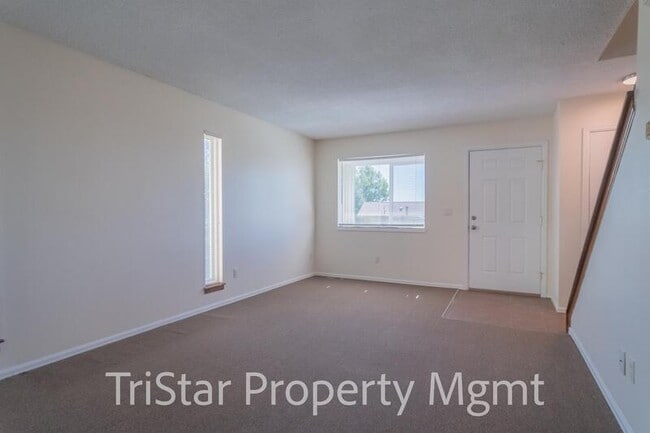 Building Photo - 3266 Vail Pass Dr