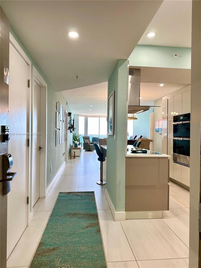 Building Photo - 17375 Collins Ave