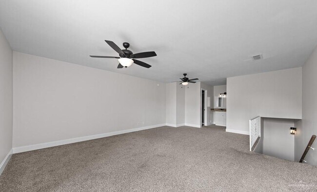 Foto del edificio - 8 Continental Dr