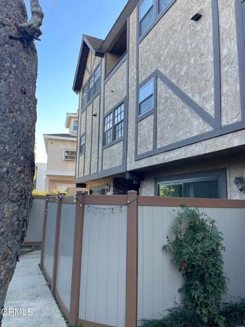 Building Photo - 852 N Monterey St