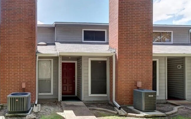 Building Photo - 1501 Stallings Dr