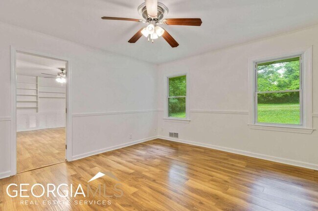 Foto del edificio - 2130 Meadowbrook Ln SE