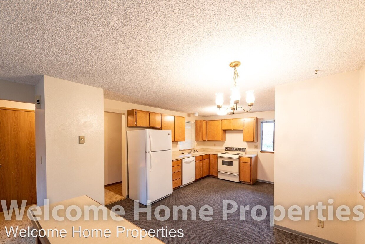 Primary Photo - 253 NE Damson Ave