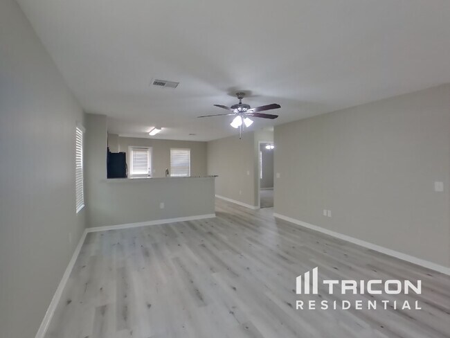 Foto del edificio - 9922 Orchid Spring Ln
