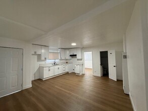 Building Photo - 219 W 53rd St
