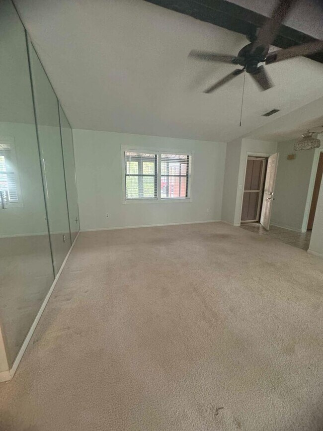 Building Photo - Beauutiful 2/2/2 in Crystal River!!!