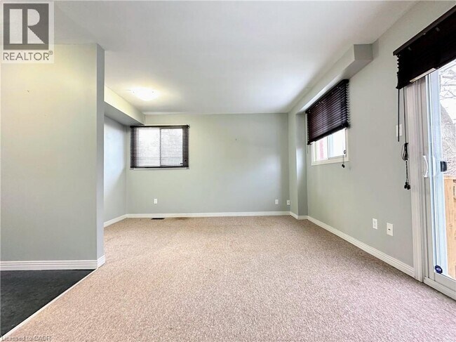 Photo du bâtiment - 11 Norman Ln