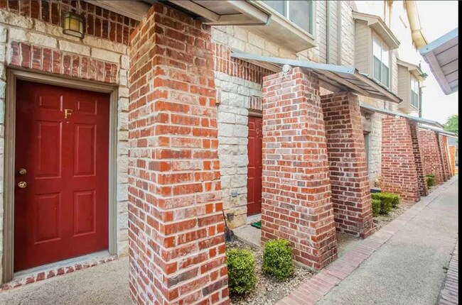 Waterstone Square Townhouses - 2021 S 8th St