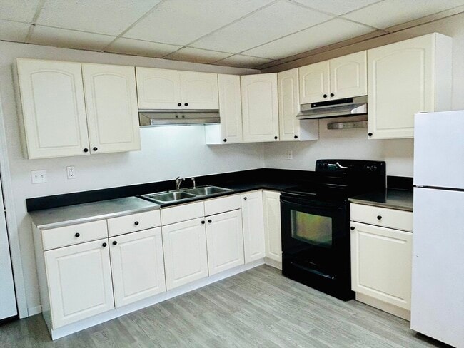 Building Photo - 64 Jireh St