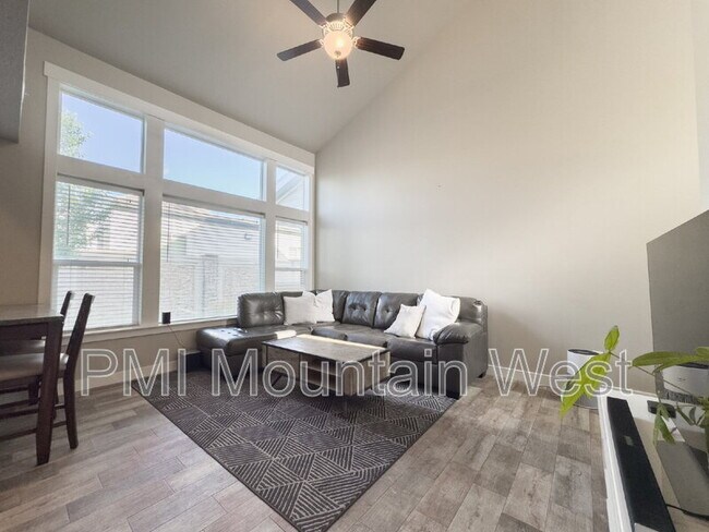 Building Photo - 12702 Stone Heights Dr