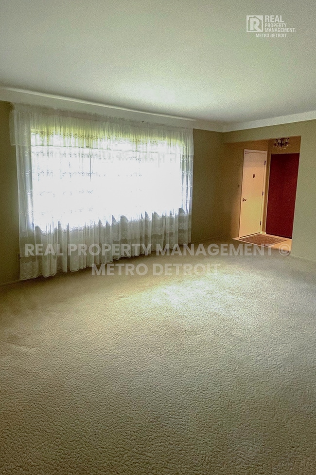 Foto del edificio - 27412 Roan Ave
