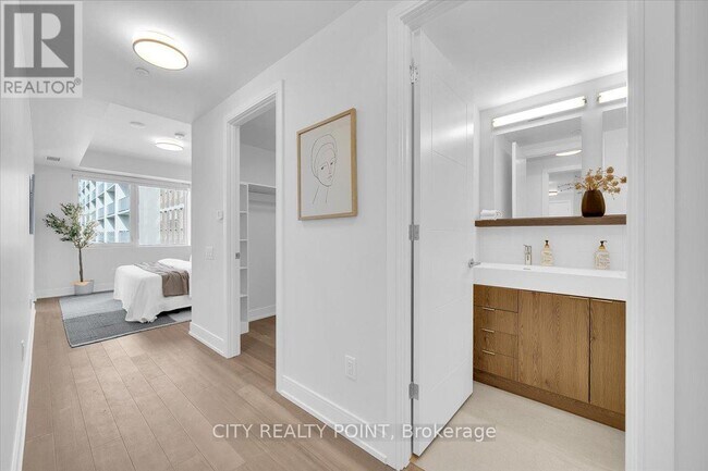 Photo du bâtiment - 664-664 Spadina Ave.