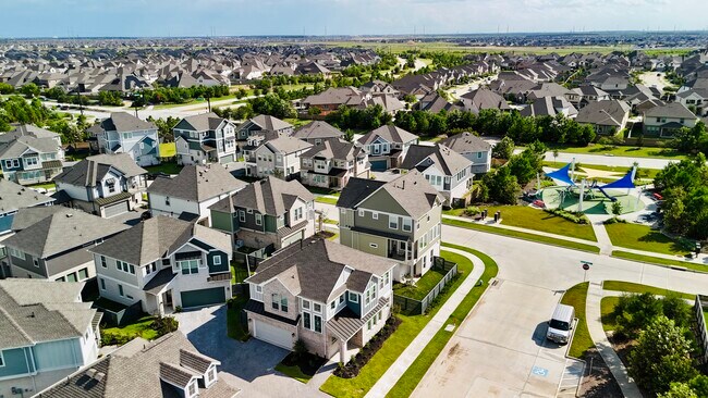Foto del edificio - 15110 Dry Creek Junction Pl