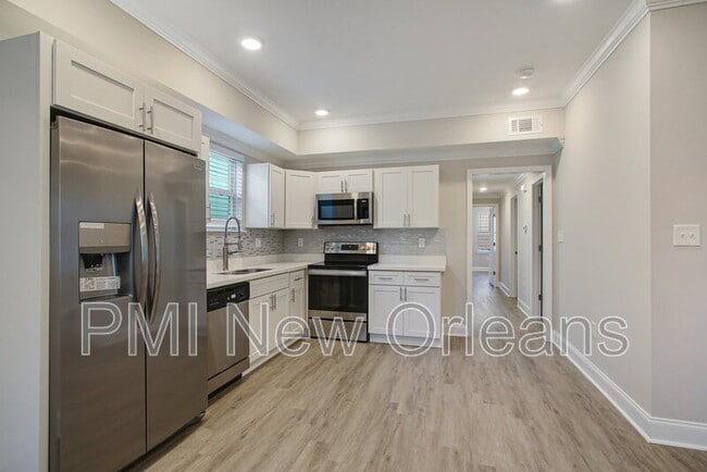 Building Photo - 2232 Bienville St