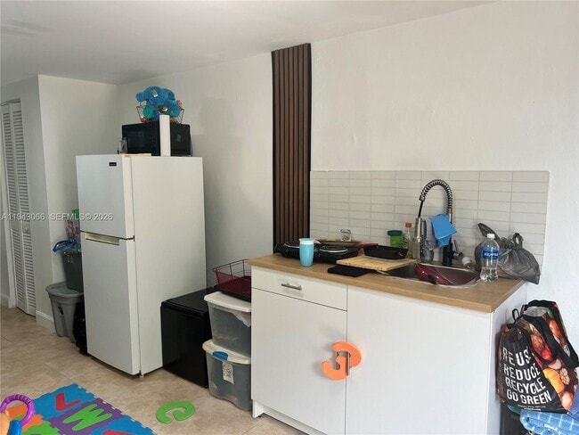 Foto del edificio - 11201 NW 12th Ave