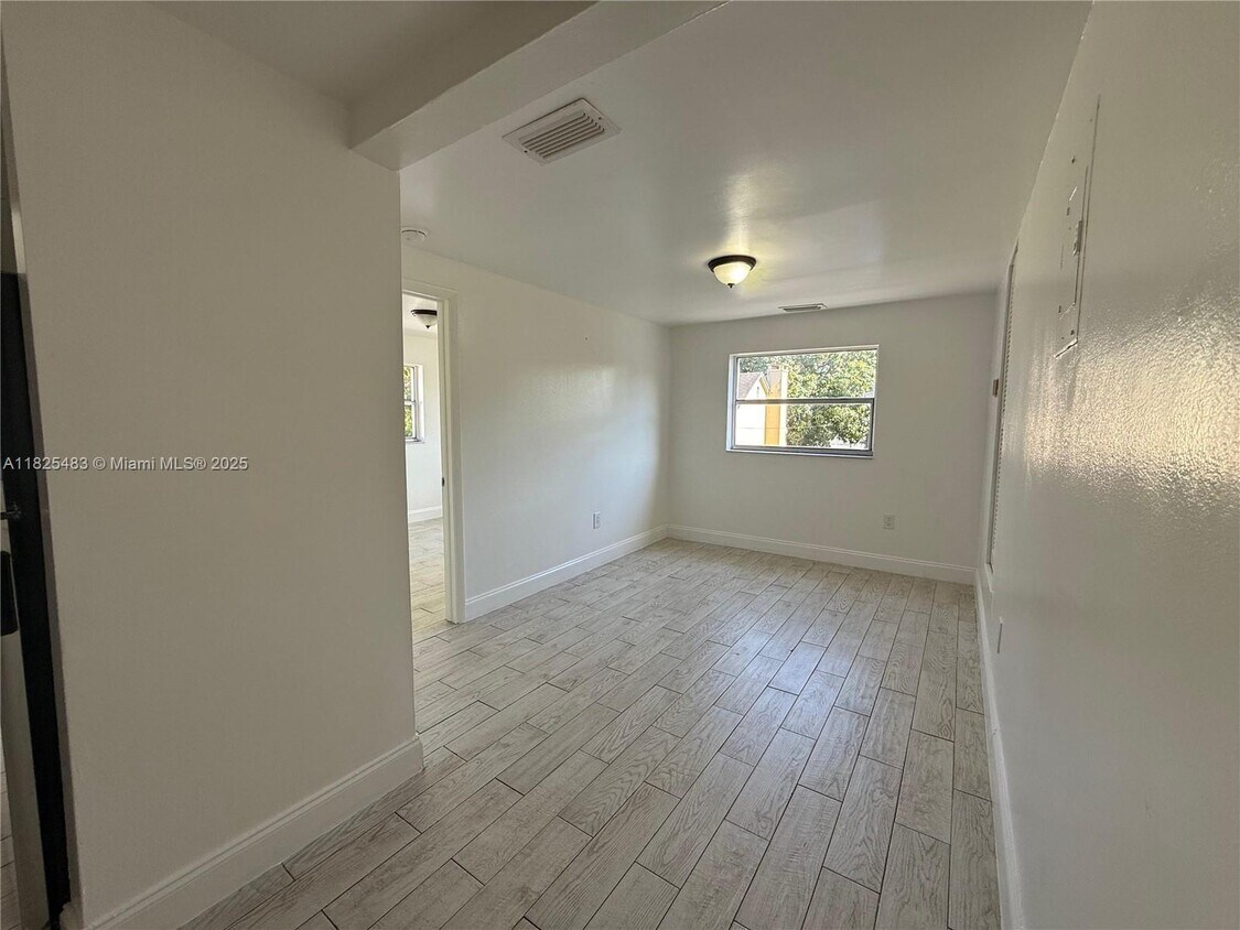 Foto del edificio - 1035 SW 4th St