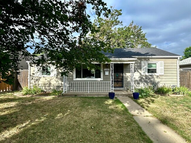 Building Photo - 1335 Dallas St