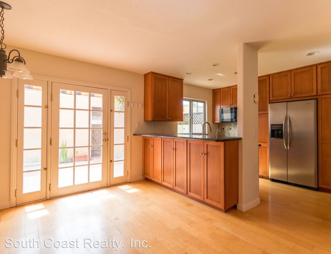 Building Photo - 3 br, 2 bath House - 6027 Jacaranda unit C