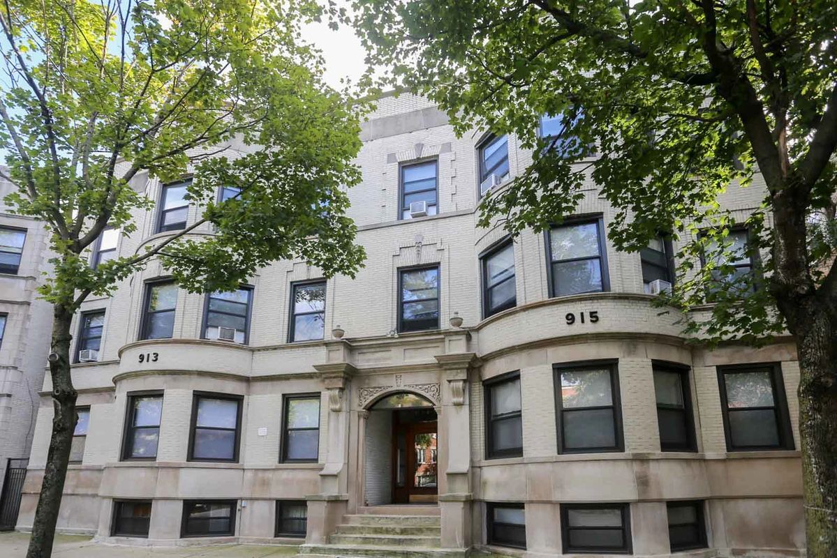 Foto principal - 913 W Sheridan Rd