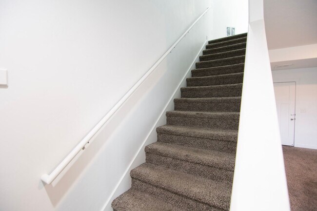 Building Photo - Gorgeous Modern Townhome, Now Leasing!