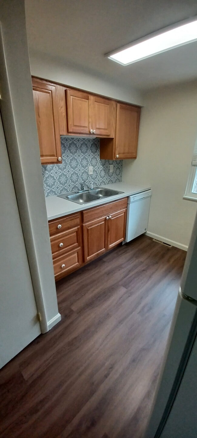 Building Photo - 604 Bigelow St