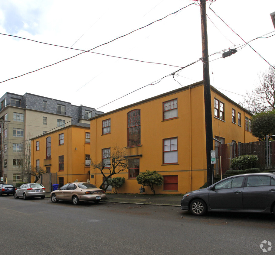 Building Photo - Greenway Apartments
