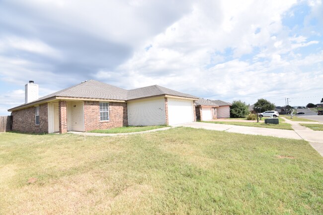 Building Photo - 3805 John Haedge Dr