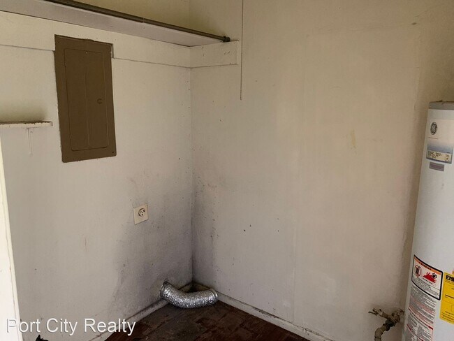 Building Photo - 3 br, 1.5 bath House - 1125 Baythorne Dr.