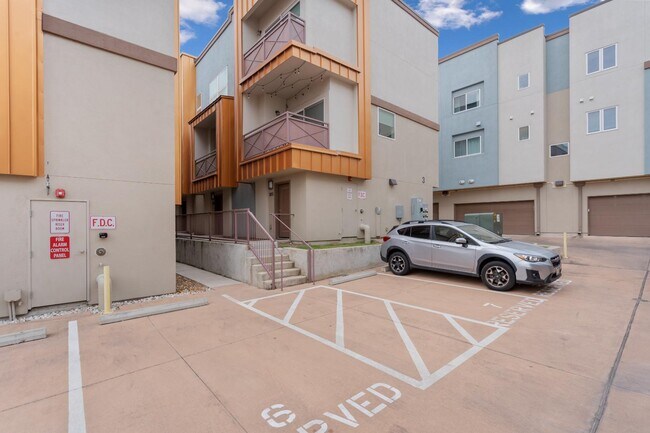 Foto del edificio - 2827 Manor Rd