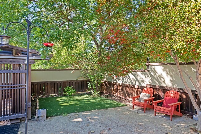 Building Photo - Discover the heart of central Davis living