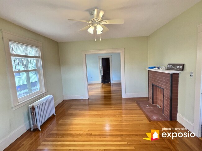Primer sala de estar - 107 Wheeler Ave