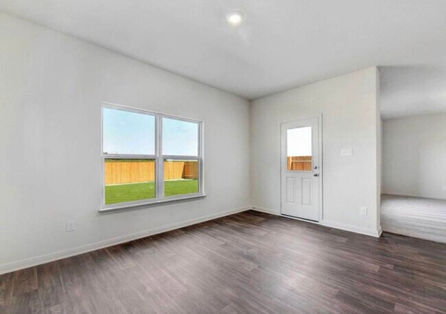 Building Photo - 521 Riverdale Dr