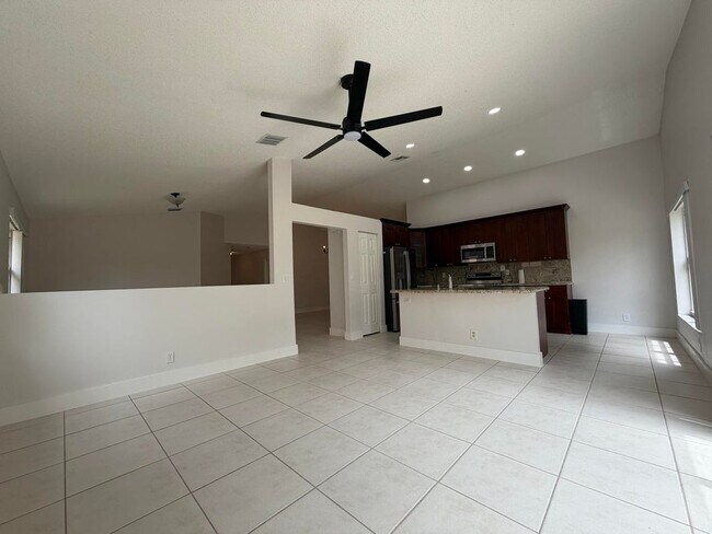 Foto del edificio - 3386 Treasure Ln