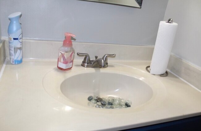 Foto del edificio - 1579 Jameson Dr