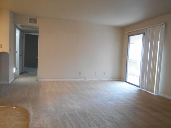 Building Photo - Two Bedroom Condo in Gated Community with ...