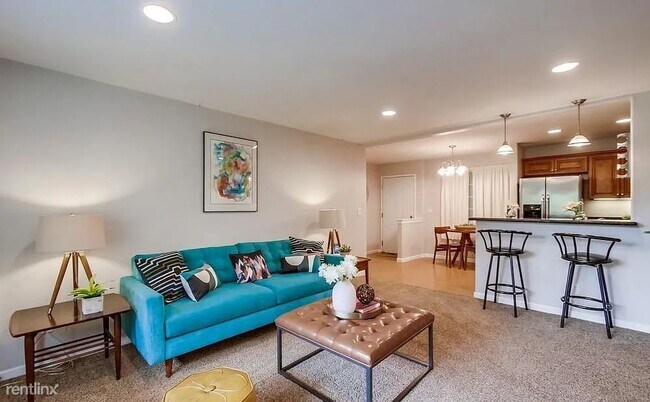 Foto del edificio - 1 br, 1 bath Condo - 5055 Collwood Boulevard