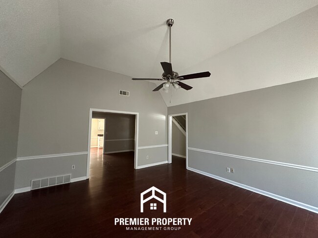 Foto del edificio - Spacious 4BR Cordova Home w/ Brick Fireplace, 2 Dining Areas & Covered Patio