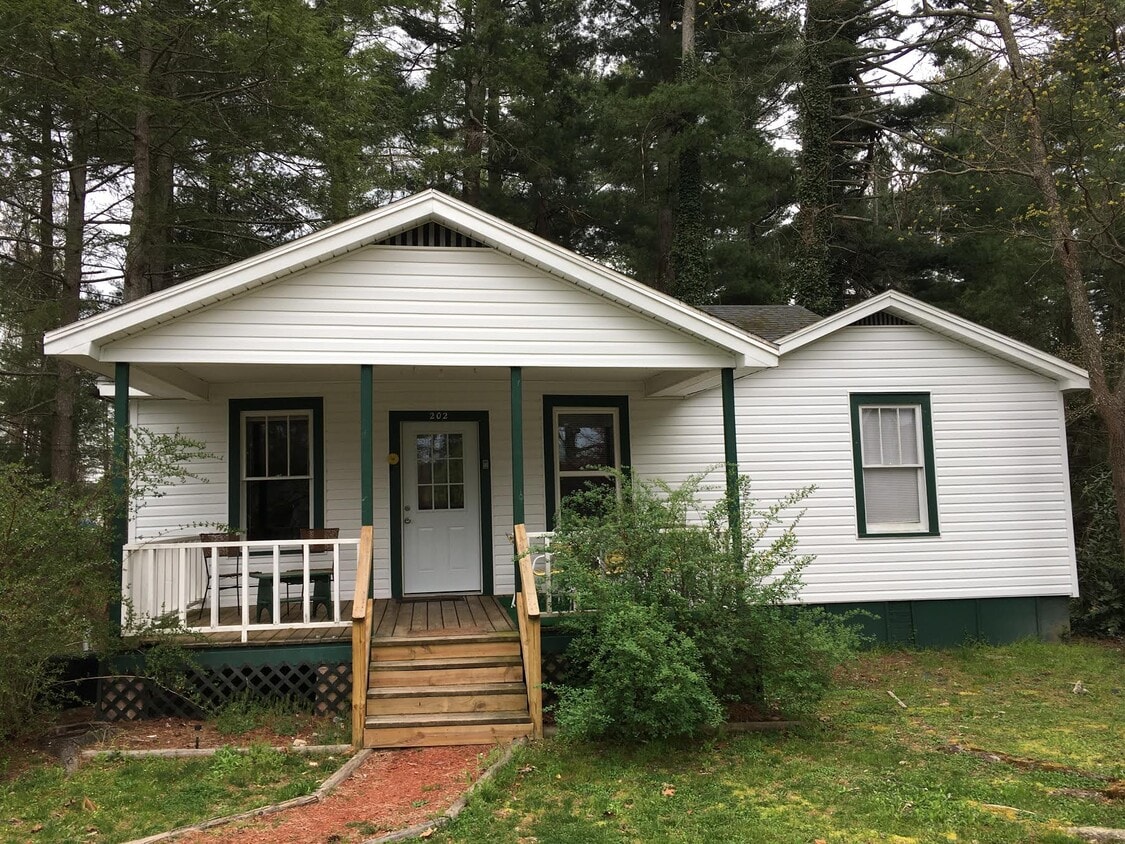 Primary Photo - 202 Vance St