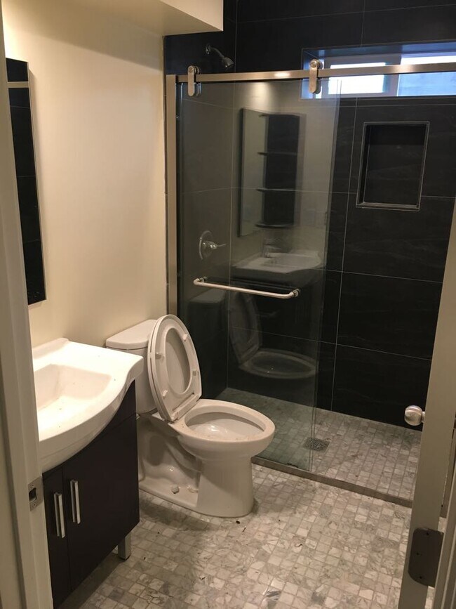 Foto del edificio - 2460 Rollingwood Dr