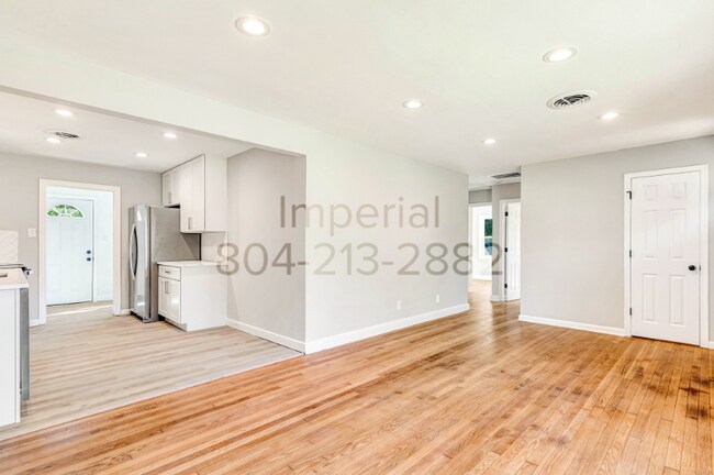 Foto del edificio - 4261 Sheffield Rd