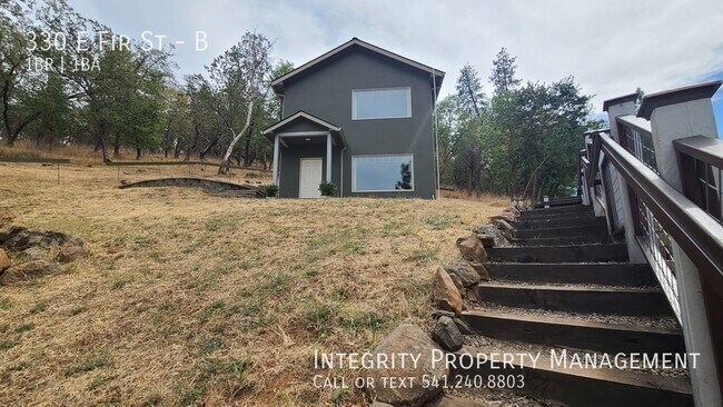 Building Photo - 330 E Fir St