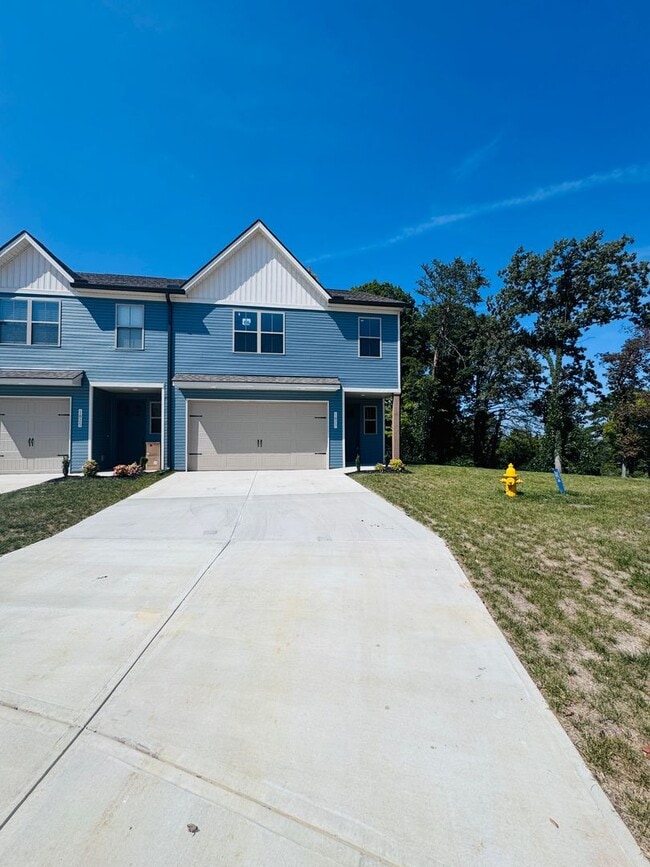 Building Photo - 1827 Bennett Vlg Dr