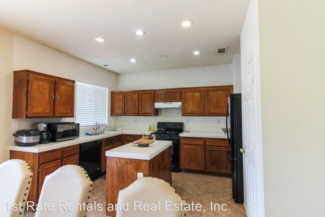 Building Photo - 3 br, 2.5 bath House - 28140 Belleterre Ave