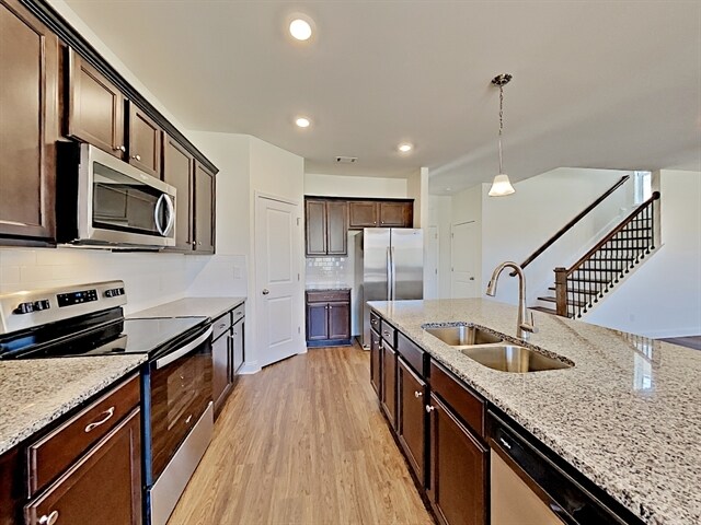 Building Photo - 5117 Jack Byrnes Dr